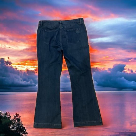 Laurie Felt Los Angeles Silky Flare with Vital Stretch Technology Jeans - Picture 3 of 15